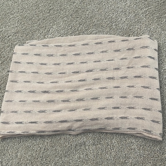 Cute scarf! - Picture 1 of 2